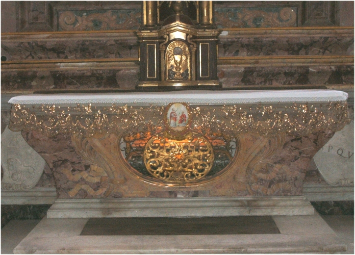 Reliquien im Altar der ihnen geweihten Seitenkapelle in der Kathedrale San Lorenzo in Viterbo