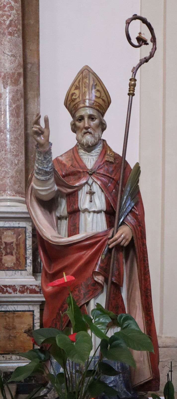 Statue in der Basilika San Valentino in Terni
