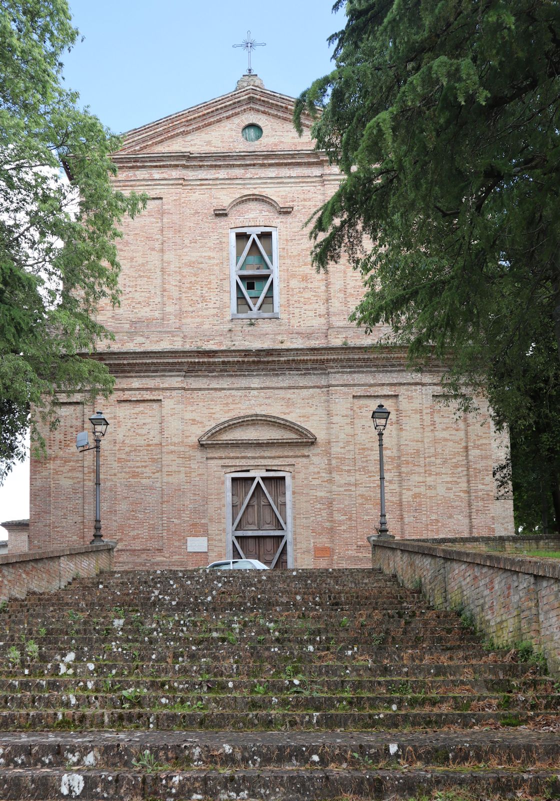 Kirche Santa Vittoria bei Monteleone Sabina mit Victoria-Statue