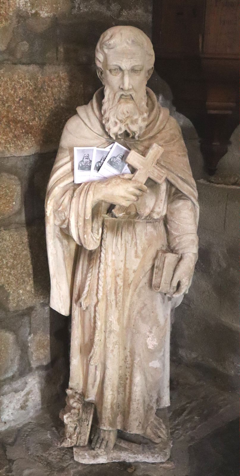 Statue in der Kirche in Saint-Victurnien