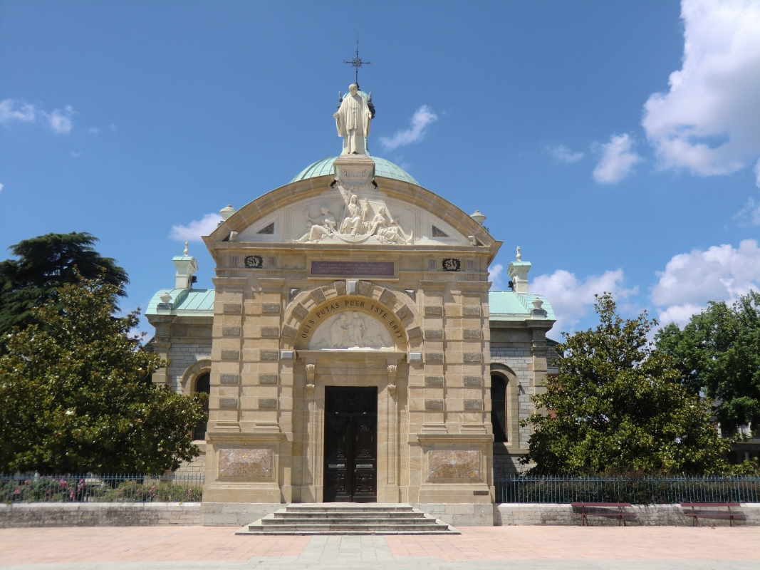 Die neben Vinzenz' Geburtshaus errichtete, 1864 geweihte Kapelle