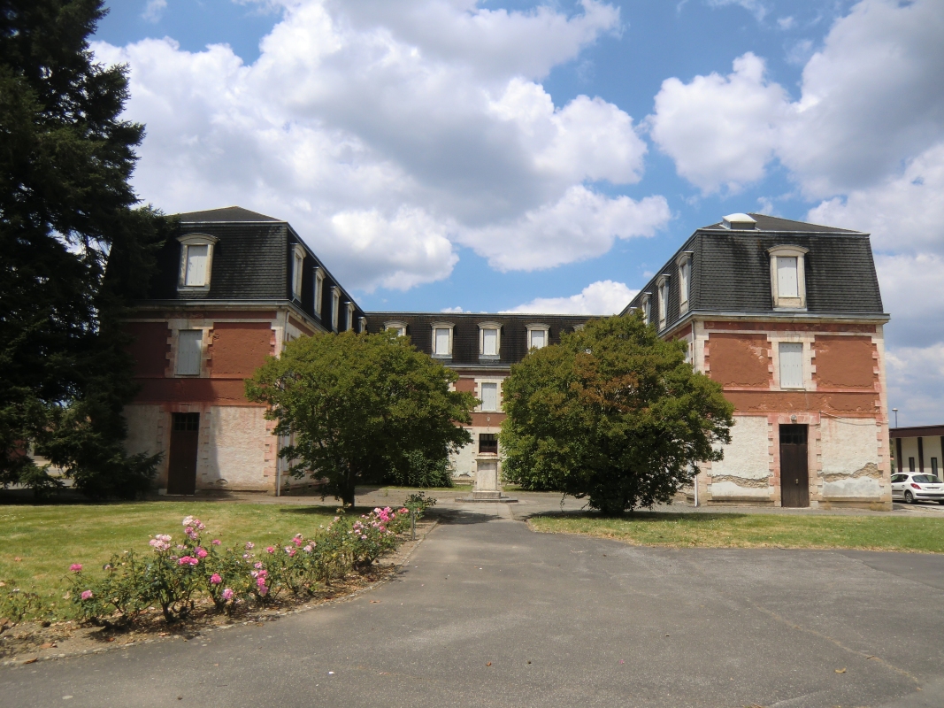 Die neben Vinzenz' Geburtshaus errichtete Schule, heute in modernen Gebäuden untergebracht