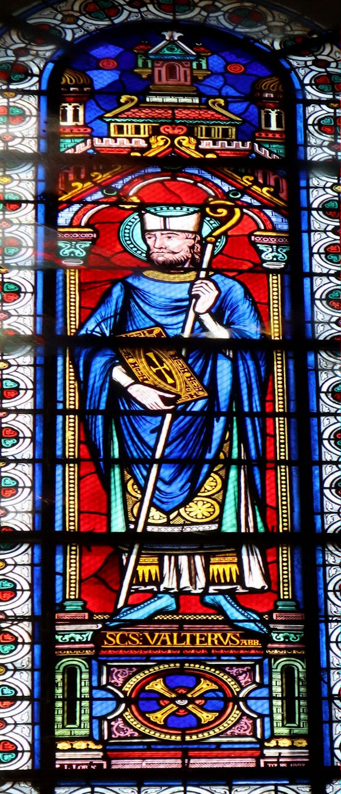 Glasfenster in der Kirche des ehemaligen Klosters in Lesterps