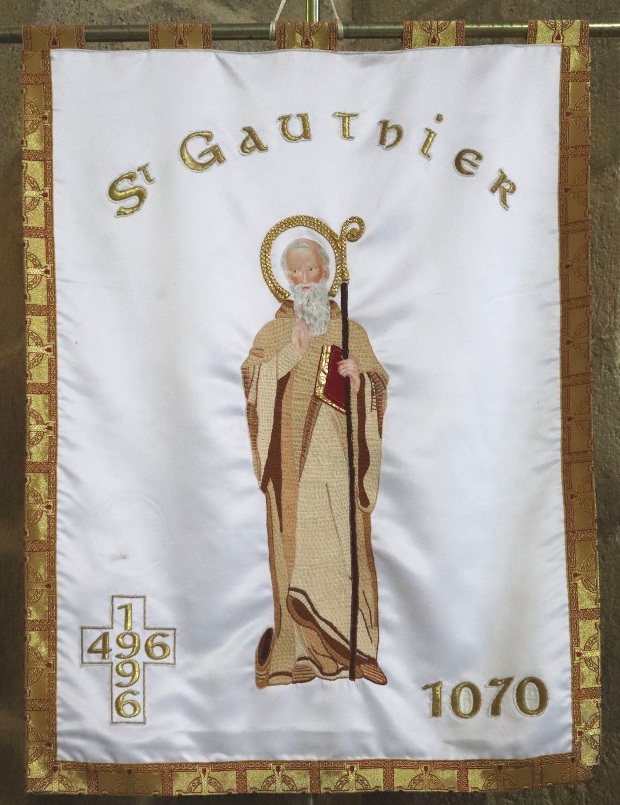 Wallfahrtsbanner in der Kirche des ehemaligen Klosters in Lesterps