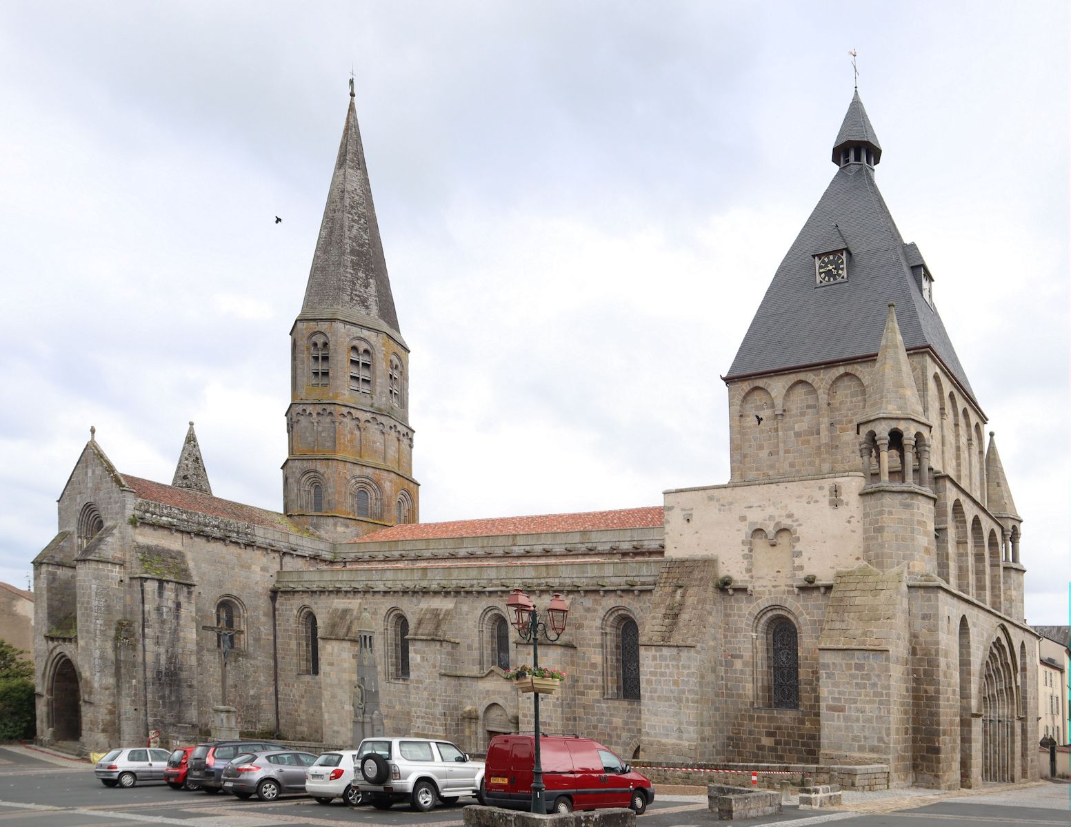 Kirche Saint-Pierre-ès-Liens in Le Dorat