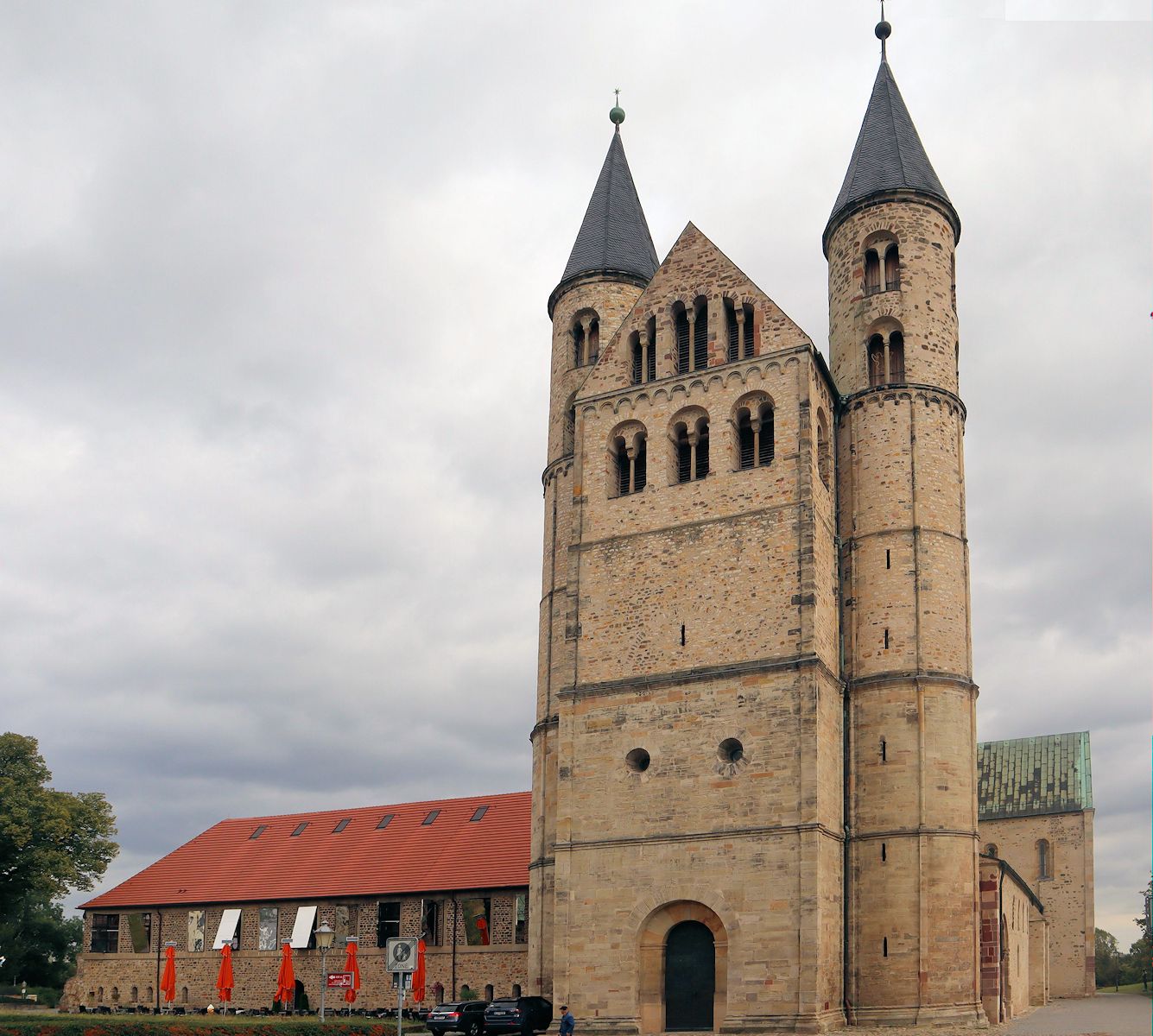 Kirche Unser Lieben Frauen und Klostergebäude in Magdeburg - die Klostergebäude sind heute Kunstmuseum, die Kirche Konzerthalle