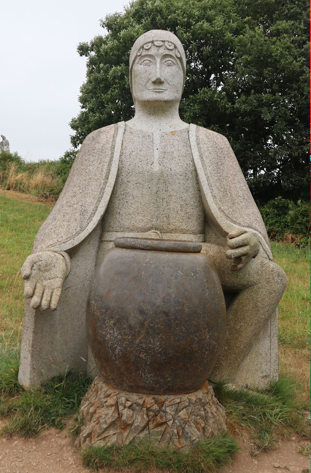 Vivien Gamba: Statue, 2018, im „Vallée des Saints” nahe Carnoët bei Saint-Brieuc