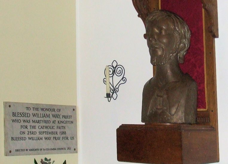 Büste und Gedenktafel in der St-Agatha-Kirche in Kingston upon Thames