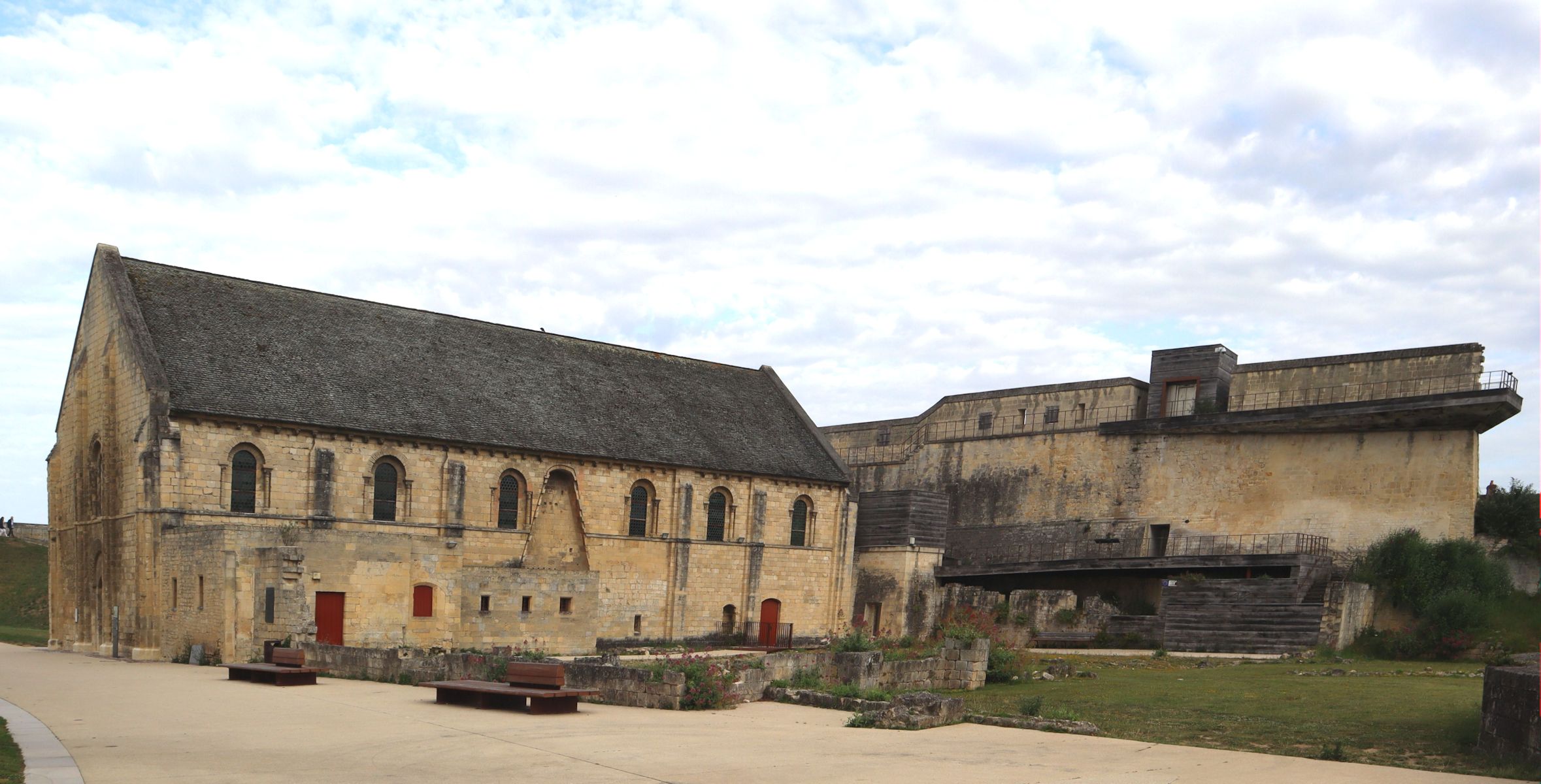 Gebäude in der weitläufigen Burg in Caen