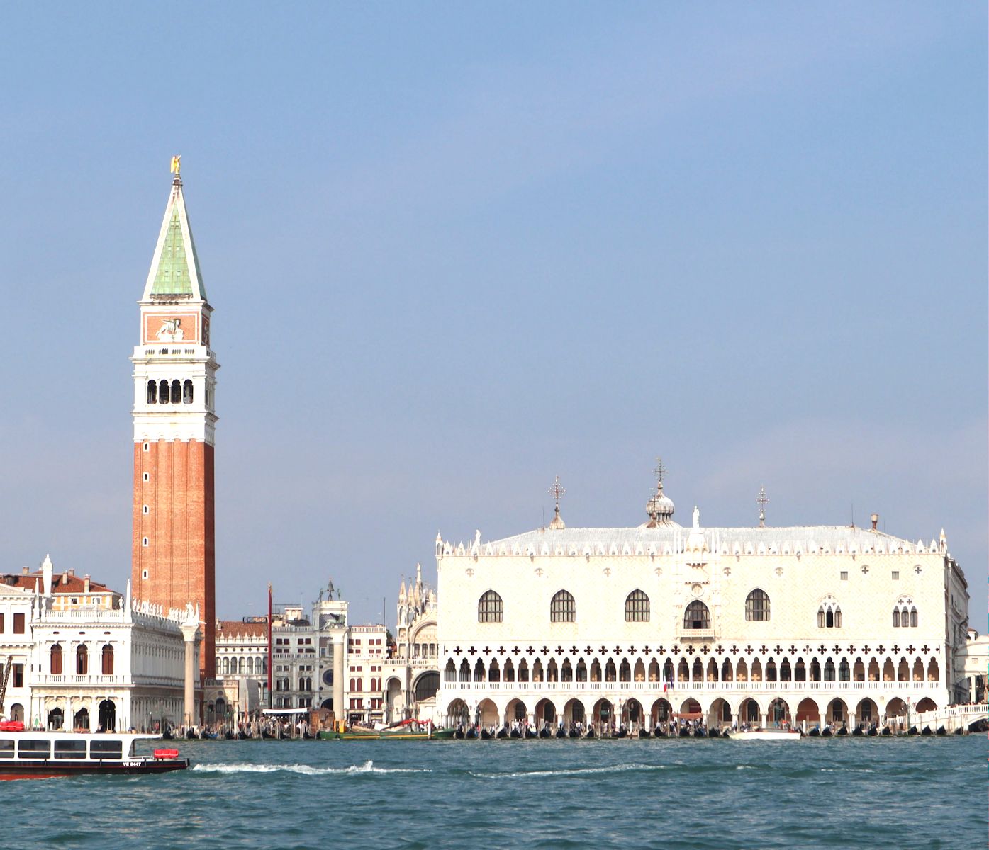 Blick auf den Dogenpalast in Venedig