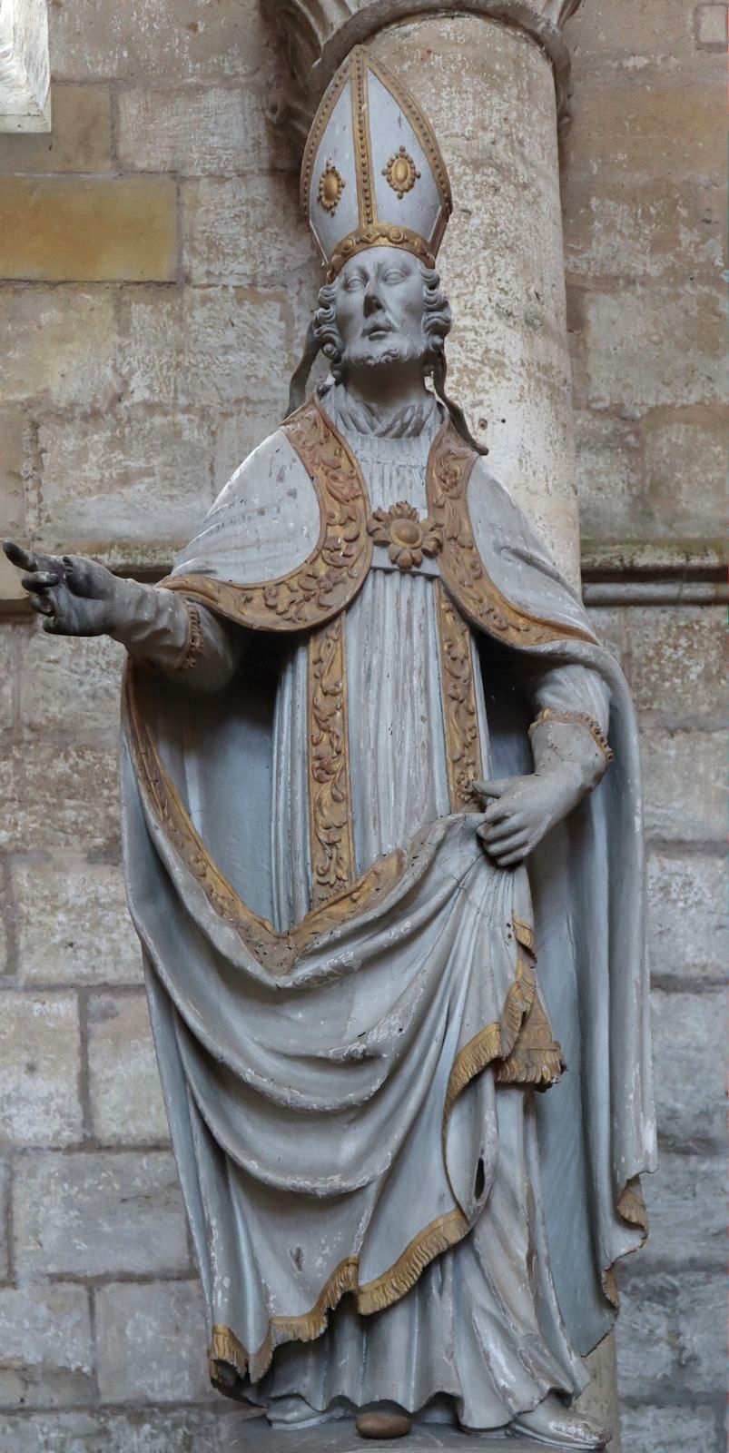 Statue in der Kirche des ehemaligen Benediktinerklosters in Mouzon in den Ardennen