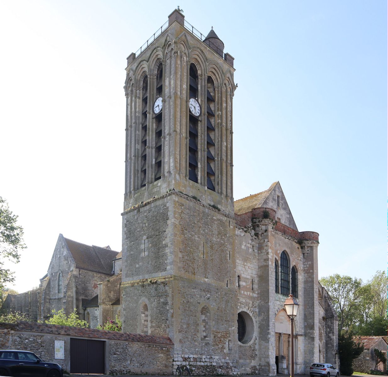 Kollegiatskirche</a> in Champeaux
