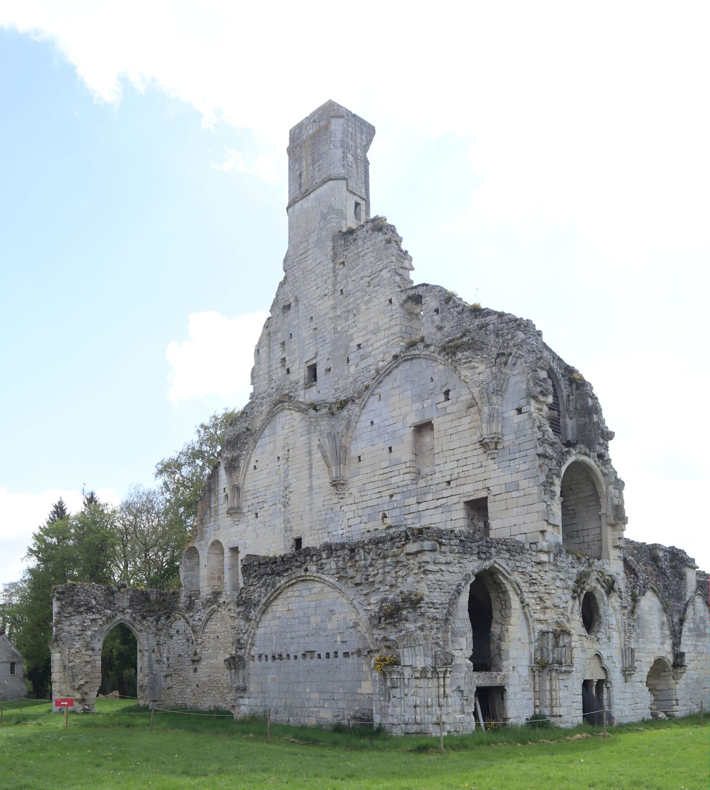 Ruine der Kirche des Klosters Chaalis
