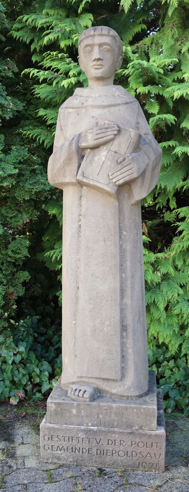 Statue vor der katholischen Pfarrkirche in Diepoldsau