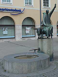 Ursula und Rudolf Wachter: Winthir-Brunnen, am Rotkreuz-Platz in München-Neuhausen, 1955