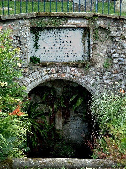 Withburga-Brunnen neben der Kirche in East Dereham