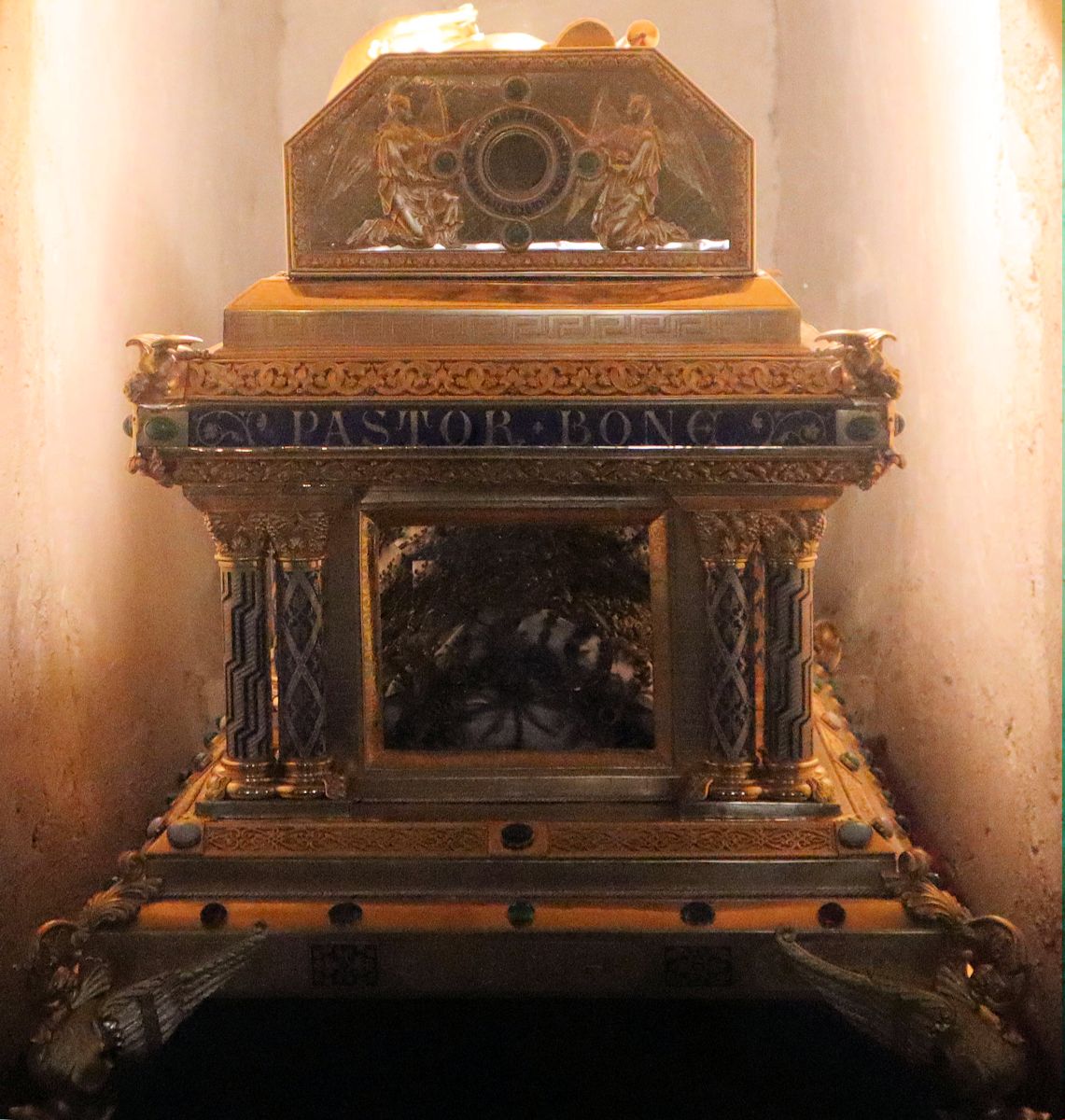 Reliquiar in der Krypta der Kirche St. Emmeram in Regensburg
