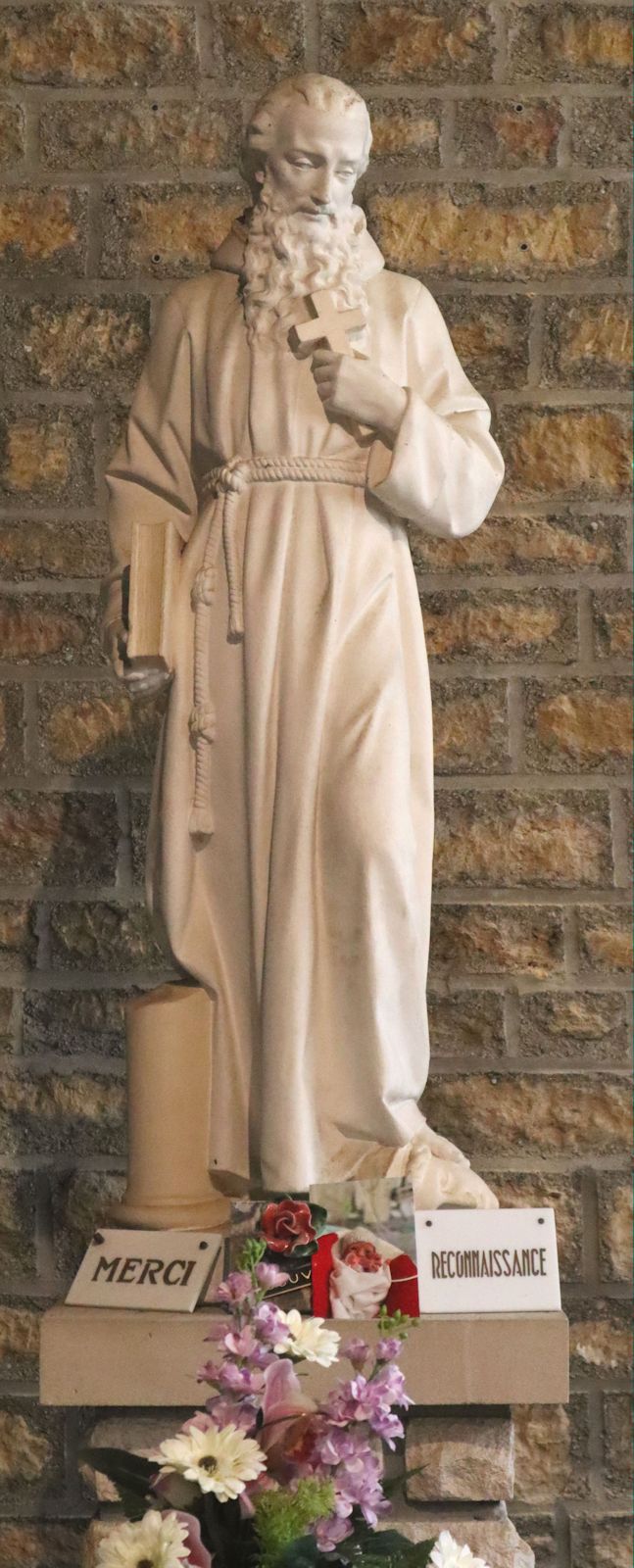 Statue in der Kirche St-Walfroy an der Stelle seiner Einsiedelei