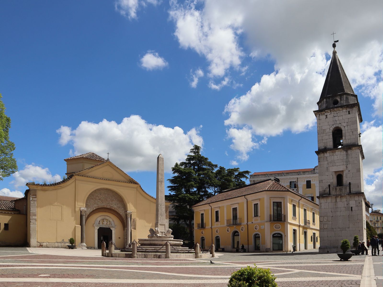 Kirche Santa Sofia und ihr Turm in Benevent